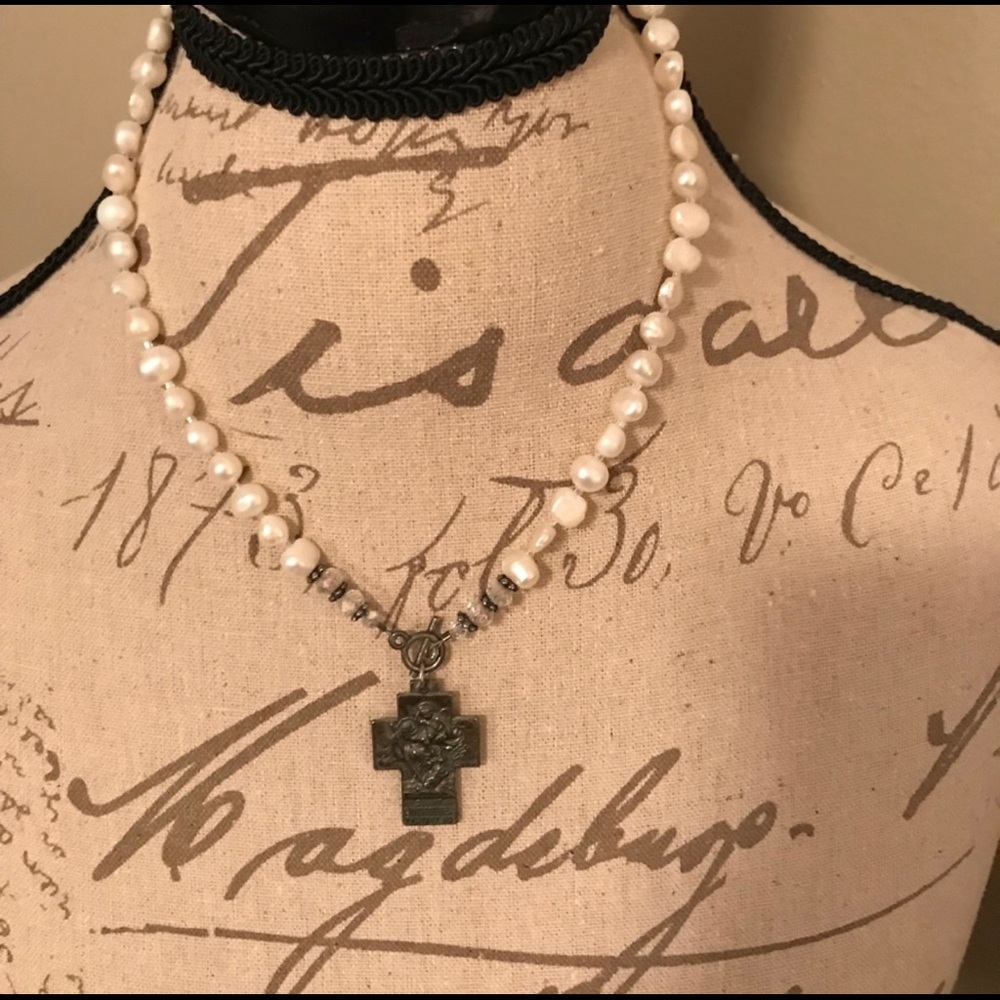 ISO I’m looking for this necklace